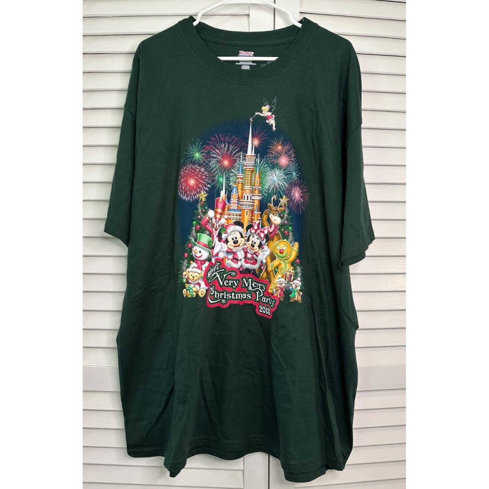 Disney Parks Hanes Beefy 2XL Green Mickey's Very Merry Christmas Party 2013 Tee